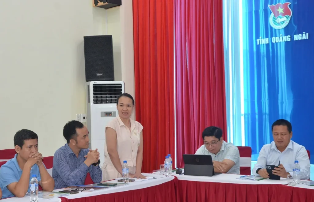 Thành viên Ban Chấp hành trao đổi, thảo luận tại cuộc họp chuẩn bị Đại hội.
